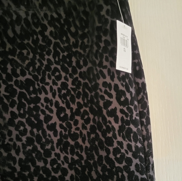 Old Navy stevie XL pull on velvet leopard pant. - Picture 4 of 4